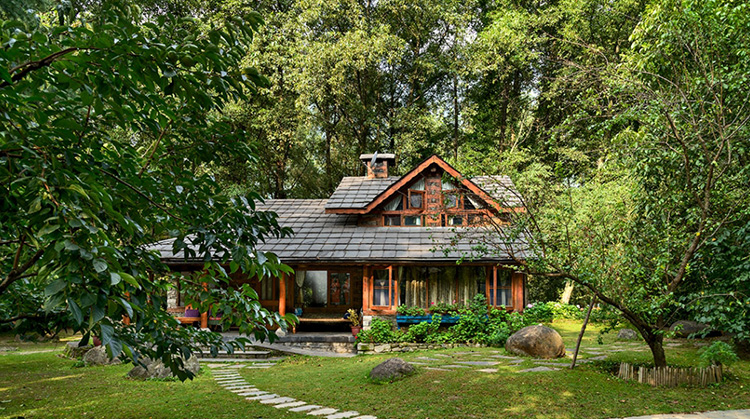 in-summer-months-neeralaya-kullu